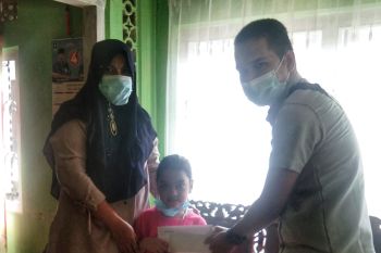 Peduli pendidikan, Komunitas Pensila Agam salurkan donasi pendidikan