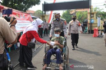 Vaksinasi untuk difabel dan ibu hamil dengan "jemput bola"