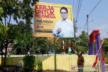 DPD Golkar Jateng bela Airlangga pasang baliho