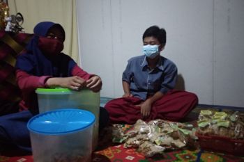 Puja dan Satria, penerima manfaat DD bangkitkan bisnis kripik di tengah pandemi COVID-19