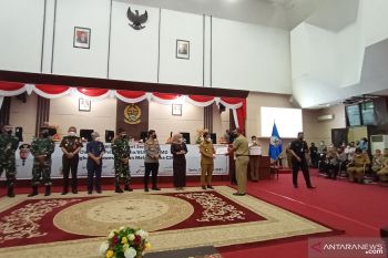 PLN bantu 1.000 paket sembako bagi warga terdampak COVID-19 di Sulsel