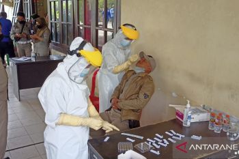 Ratusan personel Satpol PP di Tarakan jalani tes swab antigen