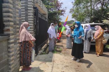 PKK Metro lakukan home care pada ibu hamil yang isoman