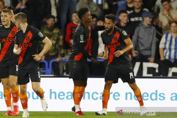 Everton, Leeds dan tim-tim Liga Premier melenggang di Piala Liga