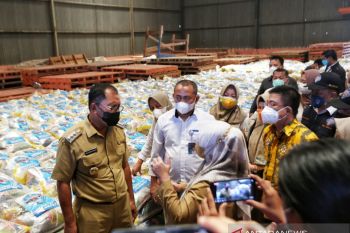 Keluarga pasien COVID-19 di KM Umsini segera terima bantuan sembako