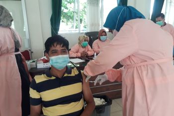 Untuk anda yang memiliki penyakit bawaan, kini telah tersedia Vaksin Moderna di Pasbar