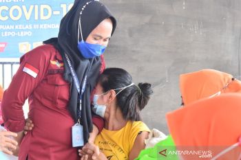 Warga binaan Lapas Perempuan Kota Kendari mulai divaksinasi COVID-19