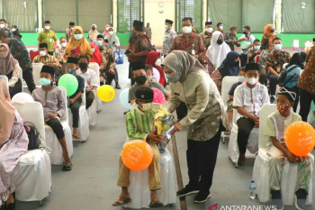 Bupati Serang berbagi ceria di "Lebaran Anak Yatim"