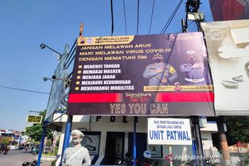 Polres Pekalongan Kota pasang banner ajakan tertib  berlalu lintas