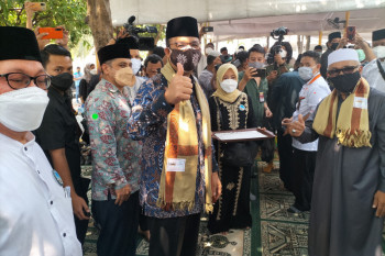 Warga sambut Anies Baswedan saat datangi Masjid At-Tabayyun