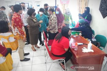 Wabup Barsel ajak ibu hamil ikut vaksinasi COVID-19