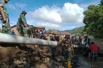 Kodim 1402/Poliwali Mandar kerahkan personel bantu korban banjir dan longsor