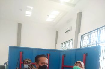 Nakes di Pasaman Barat mulai disuntik vaksin moderna