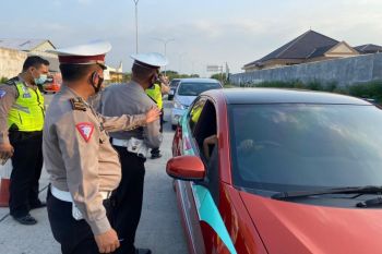 Polres Pekalongan Kota tutup ruas jalan tekan mobilitas  warga