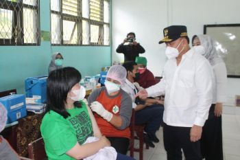 Gubernur Kalteng pacu vaksinasi pelajar guna percepat pembelajaran tatap muka