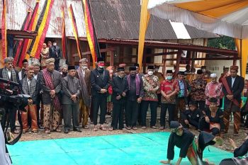 Warga Ipuah "Mambangkik Batang Tarandam" prosesi perhelatan Khatam Al Quran di Bukittinggi