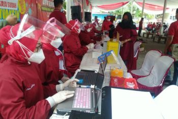 DPC PDI Perjuangan dan Pemkot Bandarlampung gelar vaksinasi