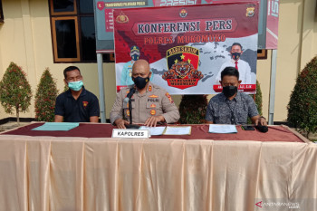 Polres Mukomuko awasi pembagian bansos untuk warga