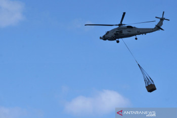 Tim Lanal Denpasar bantu penurunan bantuan mesin desalinasi dari Australia