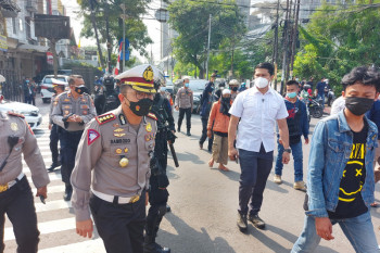Polisi tangkap pembawa senjata tajam pada kerumunan massa pendukung Rizieq Shihab
