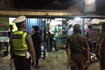 Polres Bangka Barat giatkan patroli malam hari kawal aturan PPKM