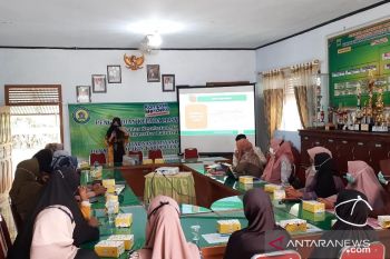 Tim Pengabdian Masyarakat Unbrah Laksanakan Penguatan Posyandu Lansia di Tapakis Padang Pariaman