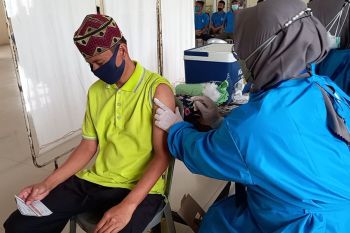 300 narapidana di Rutan Bandarlampung jalani vaksinasi dosis kedua