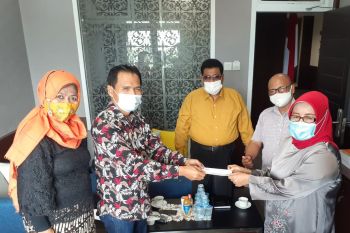 Alumni SMA Bunda Padang tolak penyerahan sekolah ke Pemprov Sumbar