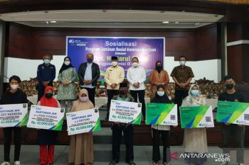 Legislator serahkan santunan kematian BPJAMSOSTEK kepada peserta di Sijunjung