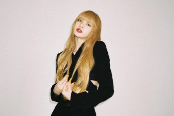 Album debut solo Lisa Blackpink berhasil cetak rekor