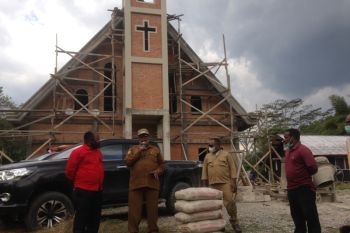 Pemkab Jayawijaya bantu semen pembangunan gedung gereja