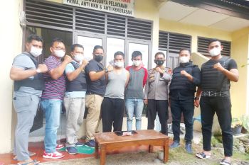 JJ dan I ditangkap personel Polsek Kinali, Pasaman Barat, ini sangkaan kasusnya