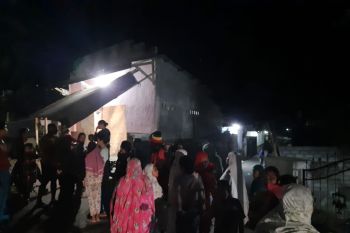 Pasangan pelajar di Lombok Timur kepergok warga berduaan di dalam kamar