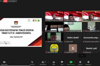 KPU Bantul berikan pendidikan demokrasi pemilih pemula melalui "Pemilos"