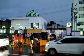Mobil Innova itu terguling di jalan By Pass Bukittinggi, ini penyebabnya