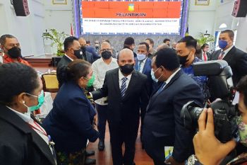 Gubernur Papua Enembe akan evaluasi kinerja pimpinan OPD