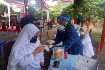 Ribuan Pelajar Ikuti Kegiatan Vaksin Covid-19 di MAN 2 Pesisir Selatan