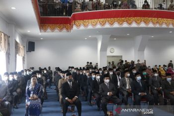 Kepada pejabat eselon III dan IV yang dia lantik, Bupati Pasaman Barat harapkan ini