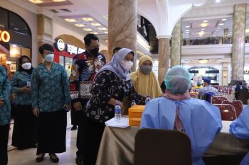 Pemkab Sleman terus menggencarkan vaksinasi COVID-19 massal