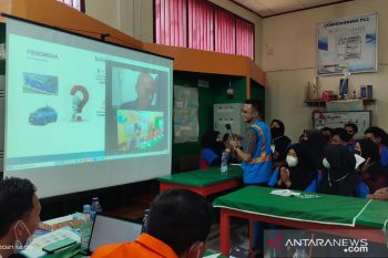 PLN Solok edukasi siswa tentang budaya kerja industri