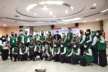 Bupati Inhu Rezita Meylani Yopi hadiri penyerahan sertifikat tanah