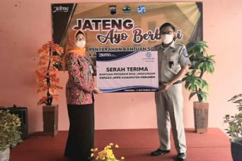 Jasa Raharja berikan paket sembako ke awak angkutan di Kebumen