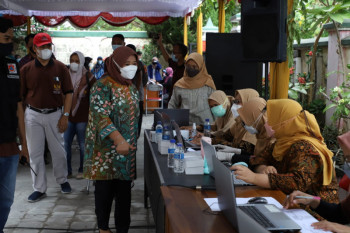 Bupati-Wakil Bupati Sleman meninjau vaksinasi COVID-19 di Trihanggo