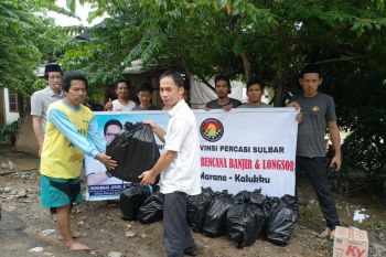 Percasi Sulbar serahkan bantuan kepada korban banjir di Mamuju