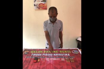 Gerebek rumah pria 50 tahun di Sumbawa Barat, polisi temukan belasan poket sabu siap edar