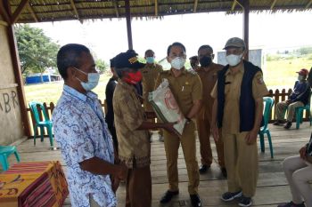Sigi gencar salurkan bantuan beras  penuhi kebutuhan pangan warga