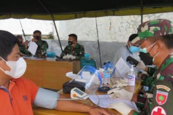 TNI dan Polri di Mamuju  laksanakan vaksinasi Merdeka