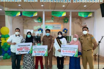 BPJAMSOSTEK Sultra Serahkan Santuan Kematian Rp202 Juta kepada Dua Ahli Waris