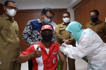 Petugas SPBU dan elpiji  ikuti vaksinasi untuk optimalkan layanan