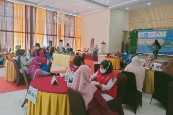 PKK Sulsel  inisiasi pelaksanaan vaksinasi khusus perempuan